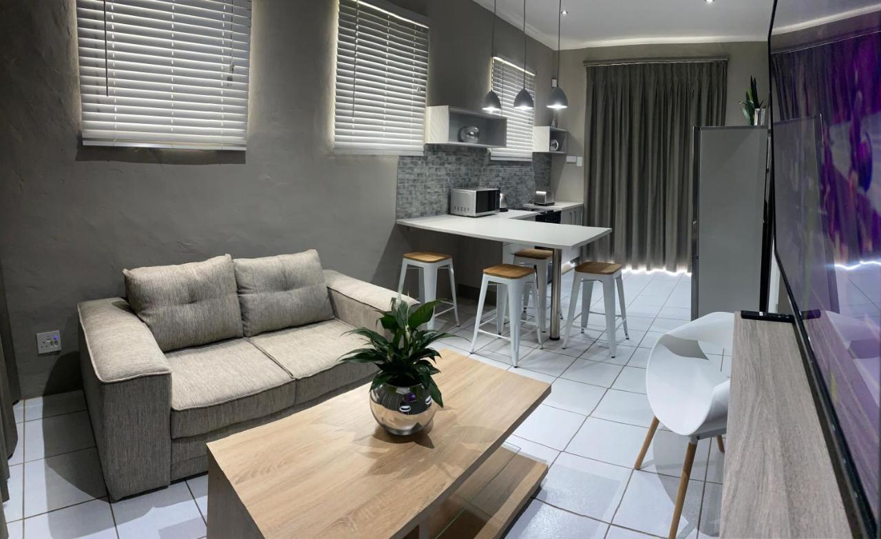 Adventure Apartment - Colchester - 5Km From Elephant Park Exterior photo